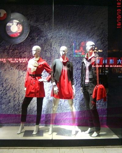 苏群认识：湖人今夏运作面对质疑，改日成长目标何正在？(湖人现正在的题目)