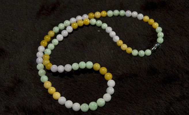 伟德国际乌兰察布市集宁区人民法院关于AQ53 天然A货翡翠项链1（第一次拍卖）的公告