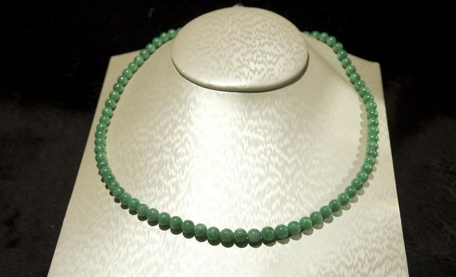 伟德国际察哈尔右翼中旗人民法院关于RC63天然A货翡翠蓝水珠串项链10mm（第一次拍卖）的公告