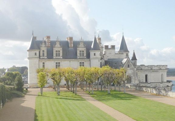 伟德bv1946官网-在欧洲旅行时42座不容错过的城堡