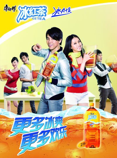 韩国美人来我国旅行看到饭馆老板送的可乐慨叹：不愧是我国