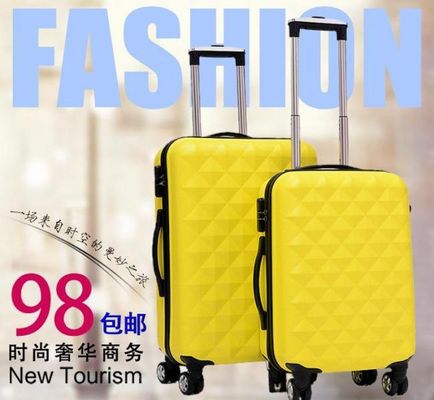 我国女子骑电动拉杆箱在越南被罚 25 万行走惹争议！